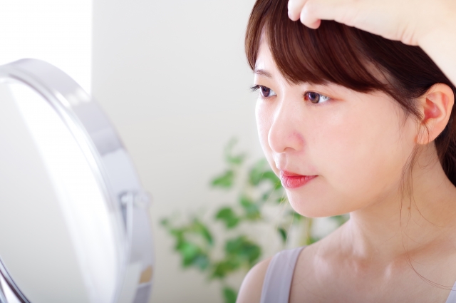 そのかゆみとフケ、“脂漏性皮膚炎”が原因かも？意外と知らない皮膚の炎症